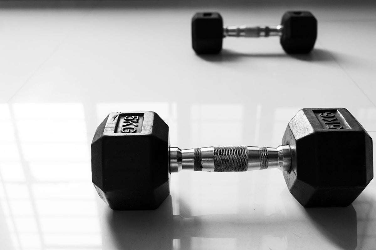 a pair of dumbs sitting on top of a table